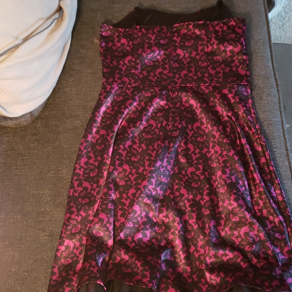 Beautiful purple dress with black lacey design - Picture 7 of 8